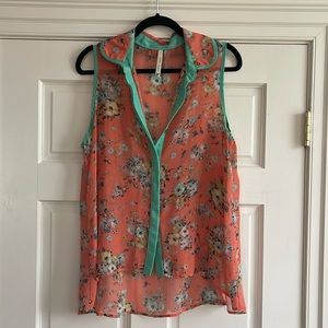 Sheer floral sleeveless top women’s size large, great layering piece.